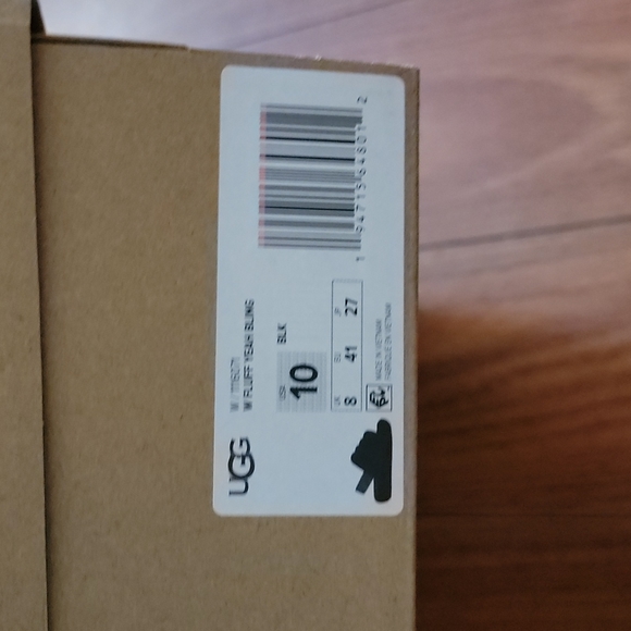 Ugg Slippers - Picture 5 of 5